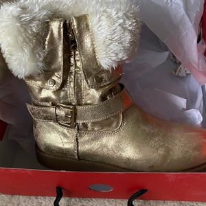 Gold fur lined Guess boots, brand new!